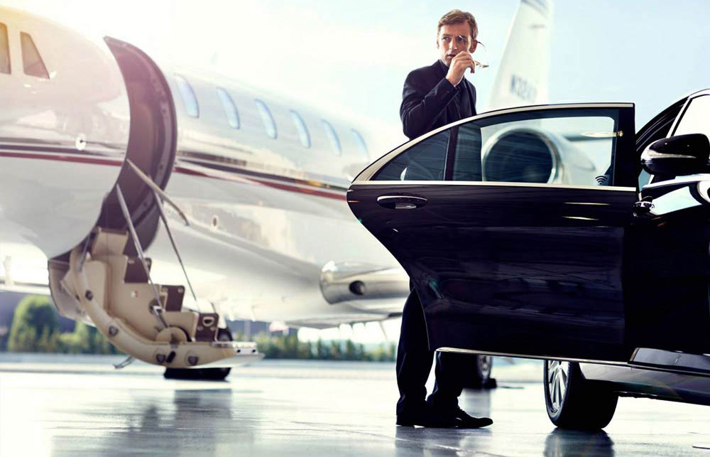 Delta Town Car chauffeur at Portland International Airport